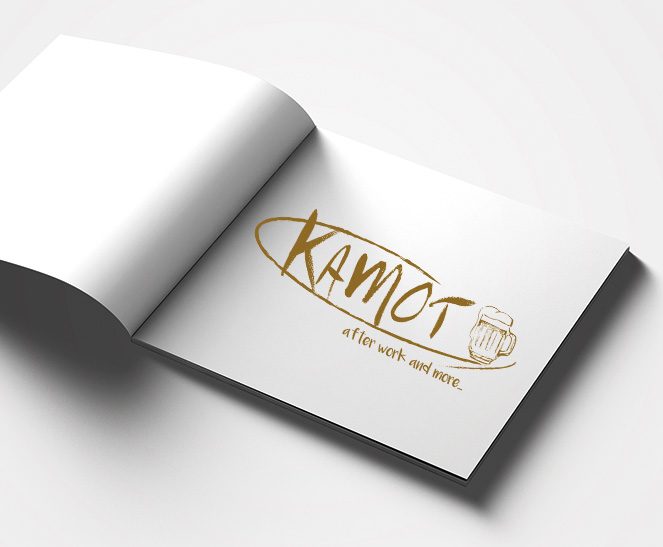 Ein Buch zeigt das Logo des Kunden Kamot, welches von der Werbeagentur Werbereich OG erstellt wurde.